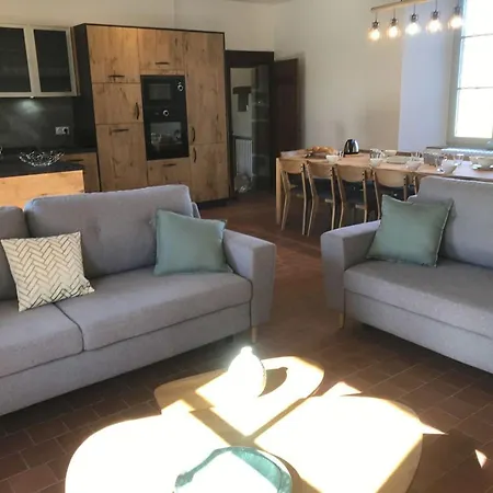 Hébergement de vacances élégant 18ème Siècle Rénové Avec Piscine Couverte, Terrasse Et Grand Terrain Aux Herbiers. - Fr-1-426-406 *