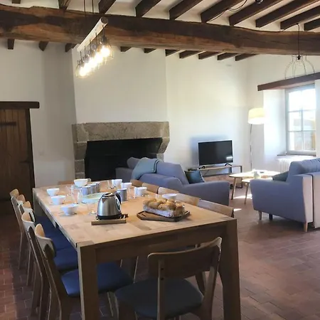 Hébergement de vacances élégant 18ème Siècle Rénové Avec Piscine Couverte, Terrasse Et Grand Terrain Aux Herbiers. - Fr-1-426-406