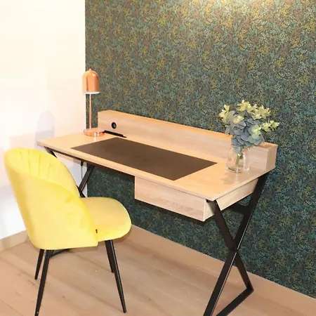 élégant 18ème Siècle Rénové Avec Piscine Couverte, Terrasse Et Grand Terrain Aux Herbiers. - Fr-1-426-406 * Les Herbiers