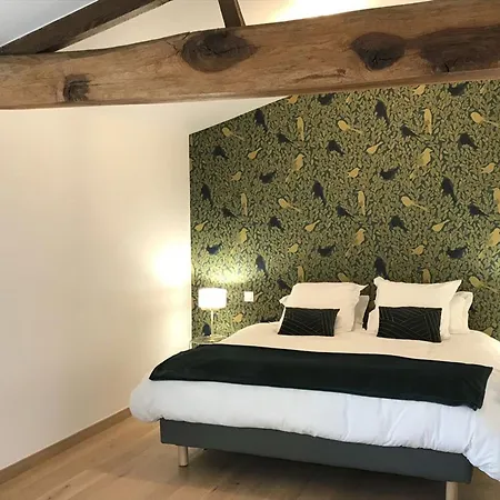 élégant 18ème Siècle Rénové Avec Piscine Couverte, Terrasse Et Grand Terrain Aux Herbiers. - Fr-1-426-406