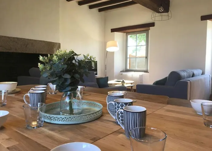 élégant 18ème Siècle Rénové Avec Piscine Couverte, Terrasse Et Grand Terrain Aux Herbiers. - Fr-1-426-406