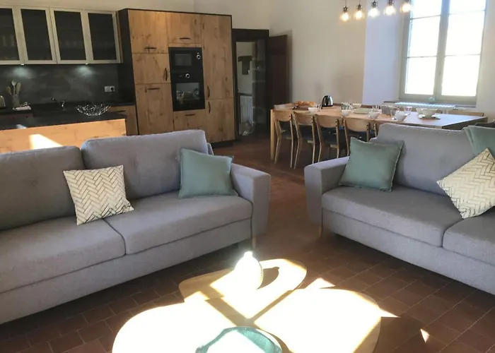 Hébergement de vacances élégant 18ème Siècle Rénové Avec Piscine Couverte, Terrasse Et Grand Terrain Aux Herbiers. - Fr-1-426-406 *