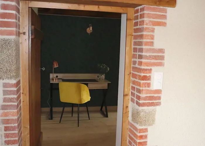 élégant 18ème Siècle Rénové Avec Piscine Couverte, Terrasse Et Grand Terrain Aux Herbiers. - Fr-1-426-406 * Les Herbiers