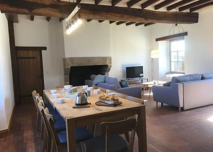 Hébergement de vacances élégant 18ème Siècle Rénové Avec Piscine Couverte, Terrasse Et Grand Terrain Aux Herbiers. - Fr-1-426-406