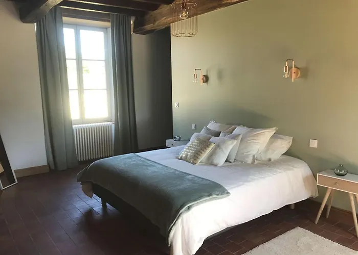 élégant 18ème Siècle Rénové Avec Piscine Couverte, Terrasse Et Grand Terrain Aux Herbiers. - Fr-1-426-406 *