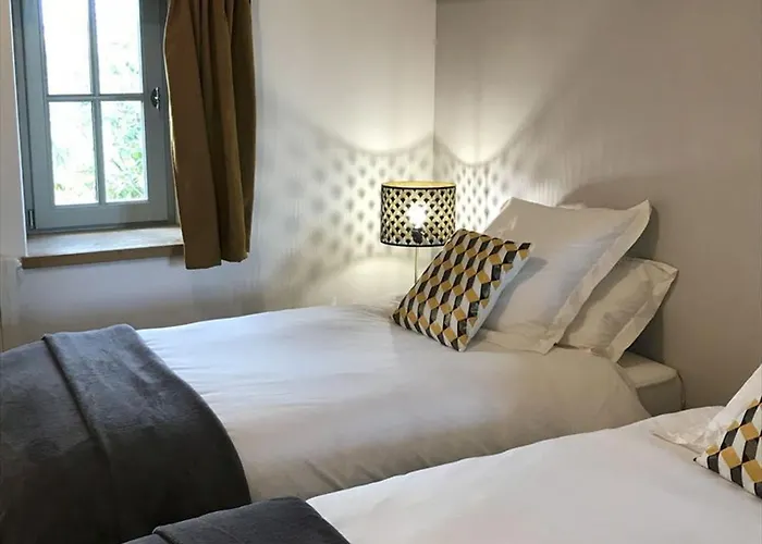 élégant 18ème Siècle Rénové Avec Piscine Couverte, Terrasse Et Grand Terrain Aux Herbiers. - Fr-1-426-406