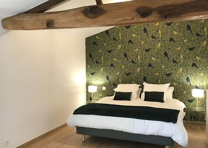 élégant 18ème Siècle Rénové Avec Piscine Couverte, Terrasse Et Grand Terrain Aux Herbiers. - Fr-1-426-406